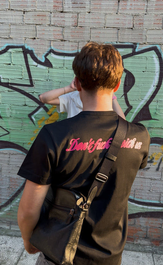 Camiseta dont f* with us